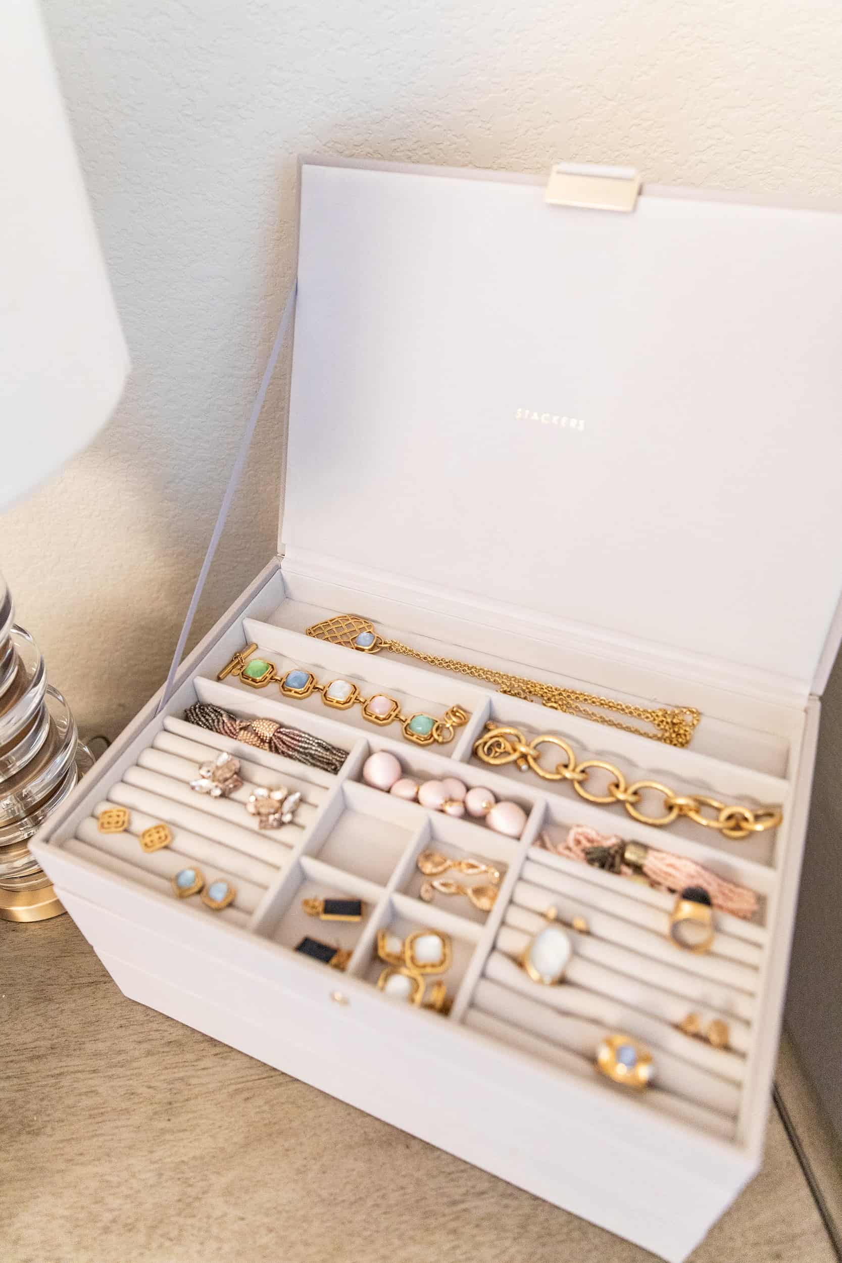 creative ways to display and organise jewellery