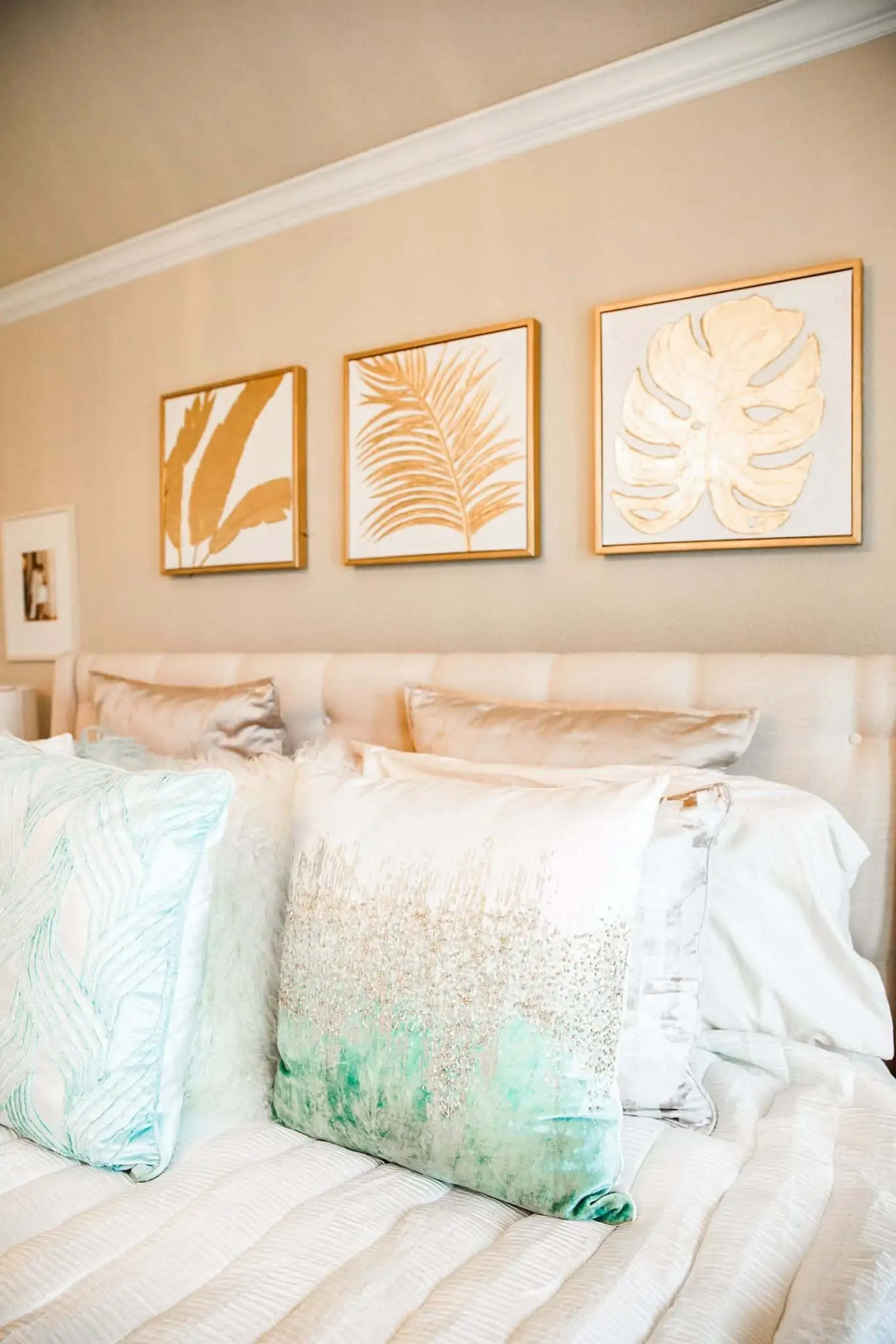 Coastal Glam Bedroom Ideas featured by top US lifestyle blog, Glamorous Versatility