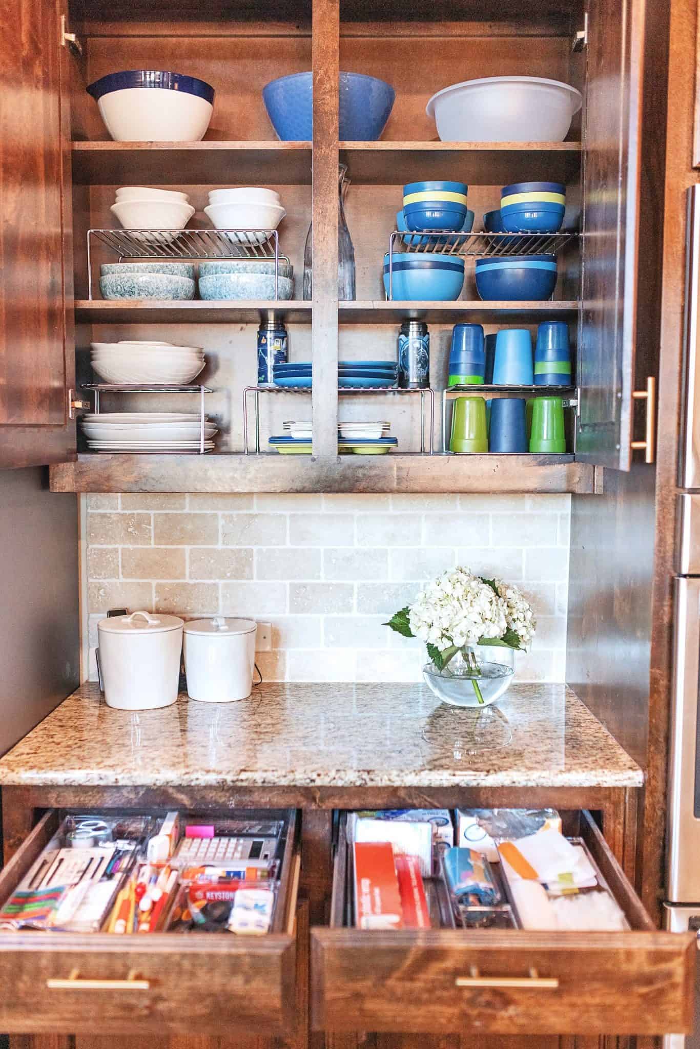 How To Organize Your Kitchen for Under $50 with the Container Store featured by top US life and style blog, Glamorous Versatility | Top Home Organization Projects of 2019 by popular Dallas life and style blog, Glamorous Versatility: image of an organized kitchen cabinet and kitchen drawers. 